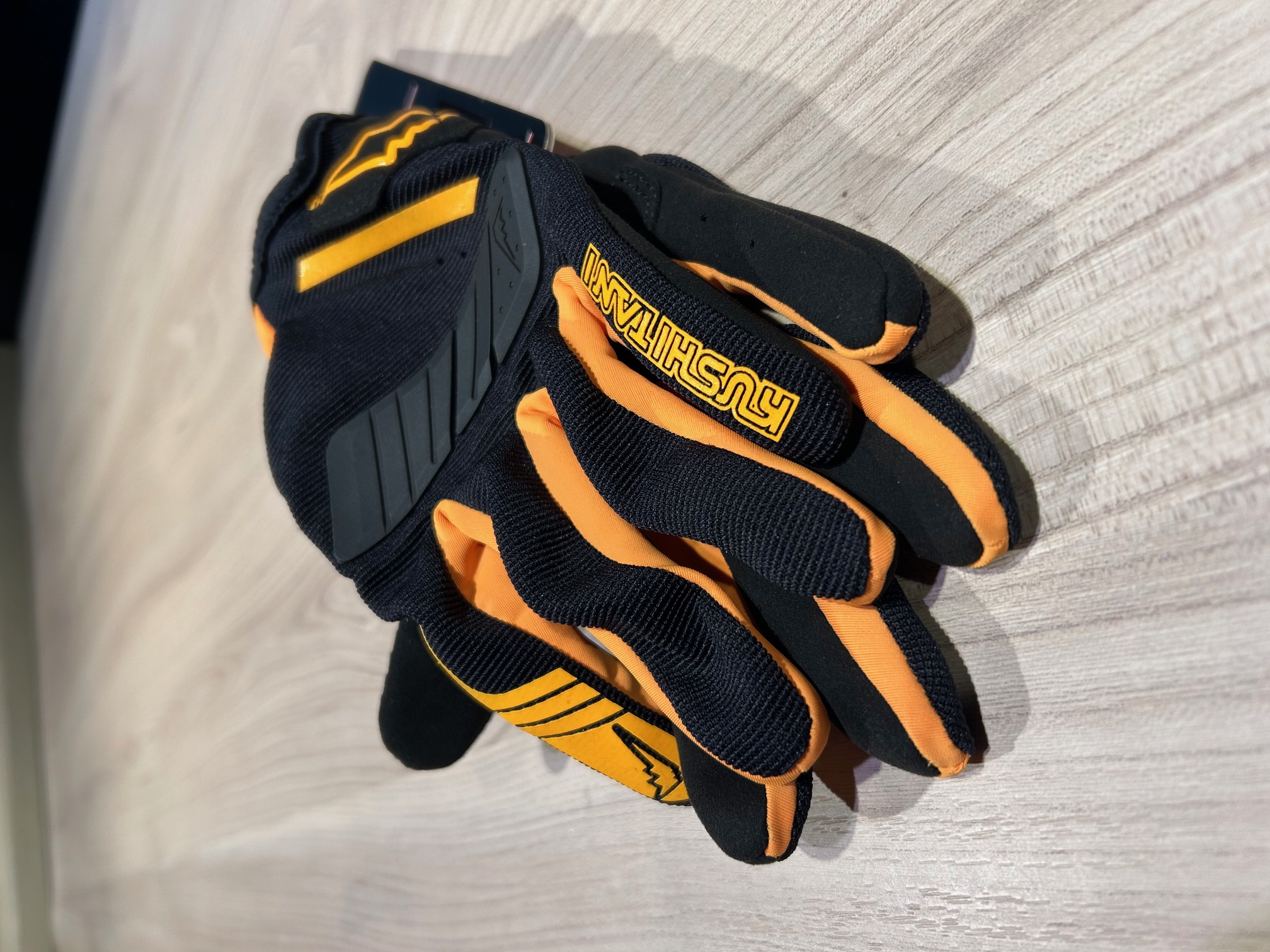 夏にオフロードグローブ！！：KUSHITANI 横浜店 | KUSHITANI