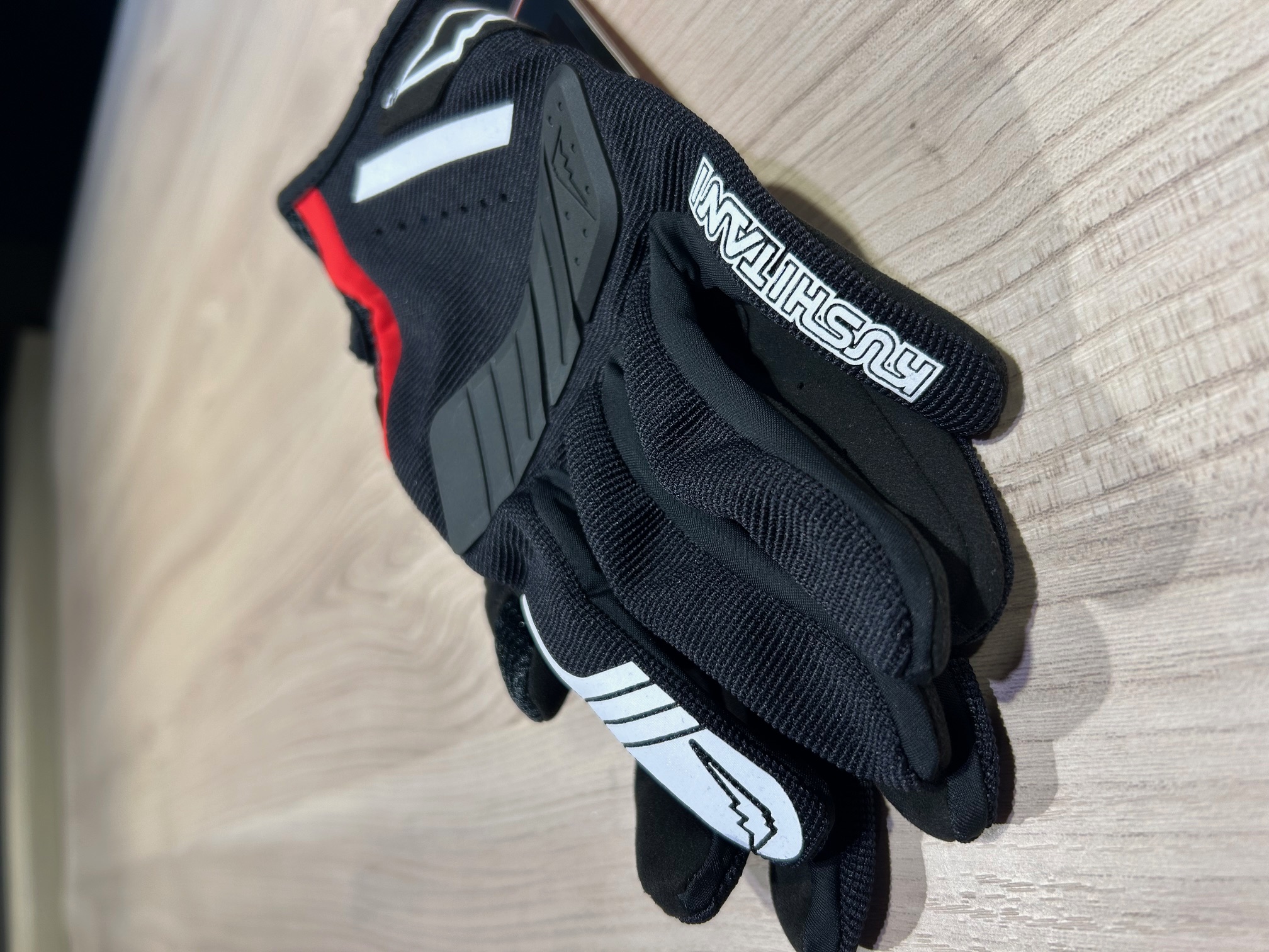 夏にオフロードグローブ！！：KUSHITANI 横浜店 | KUSHITANI