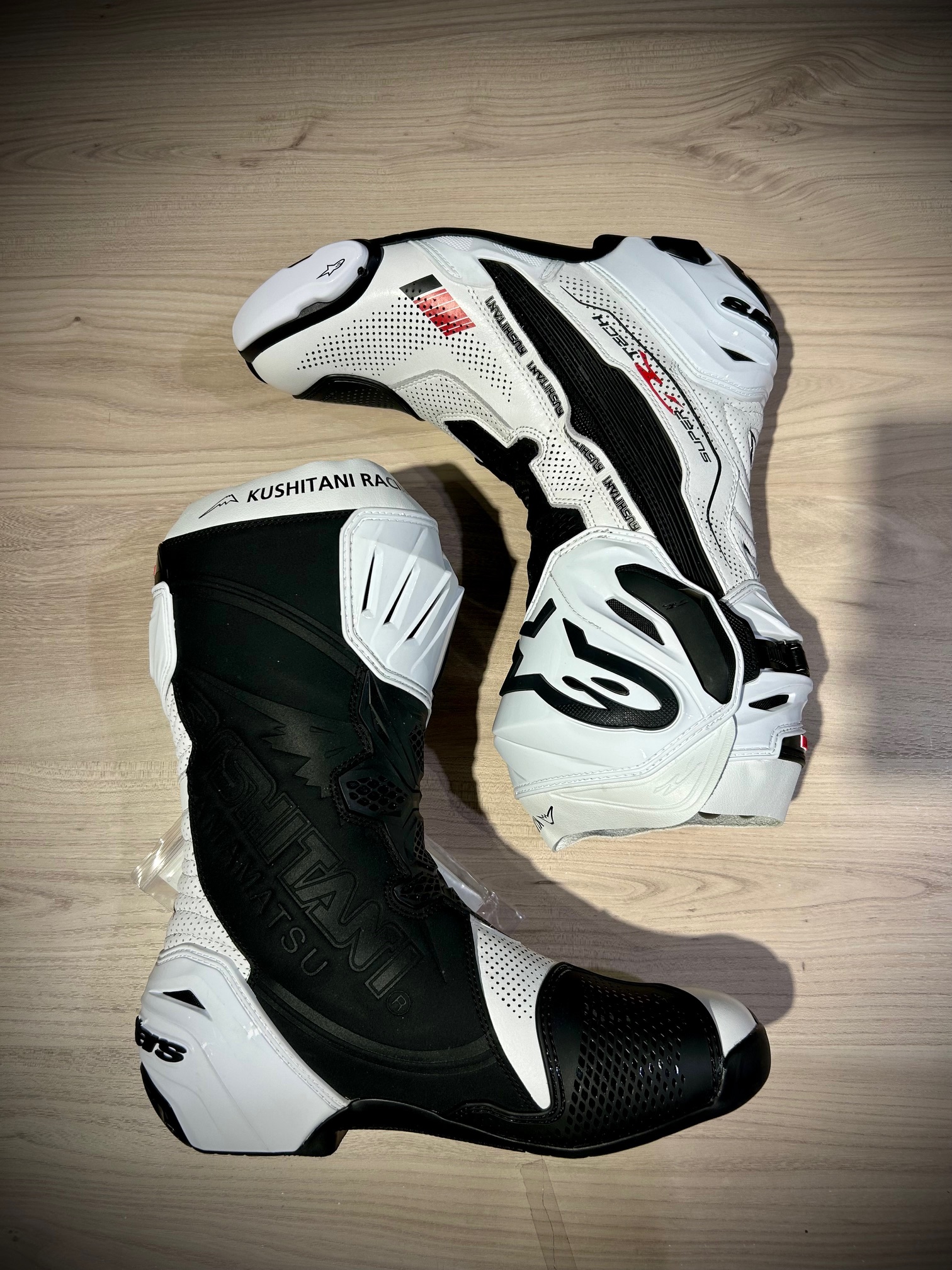 スーパーテックR2 ホワイト再入荷しました！！：KUSITANI 横浜店