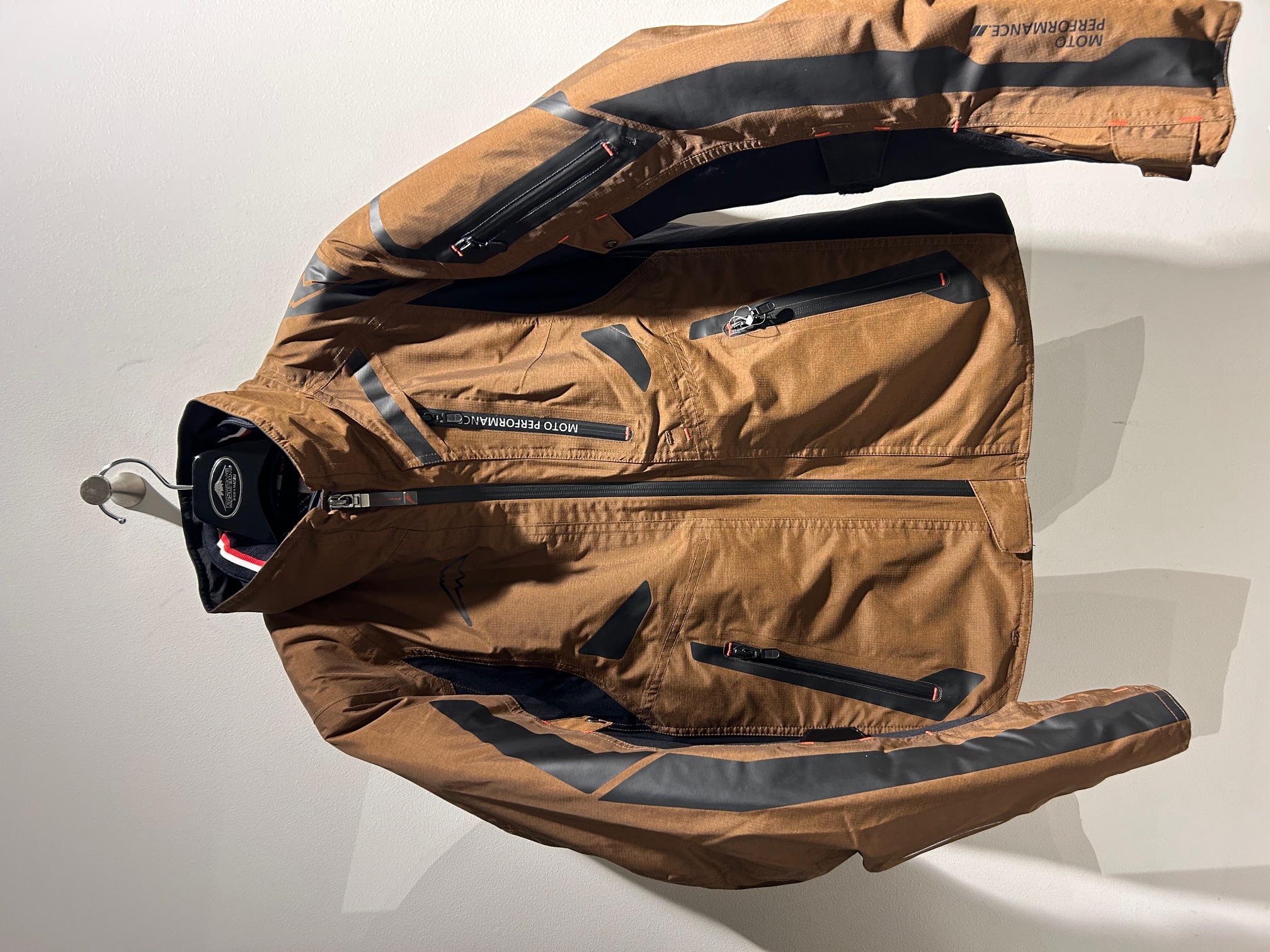 docomo red hurricanesフード付きジャケット docomo red hurricanesフード付きジャケット NTT DoCoMo Red