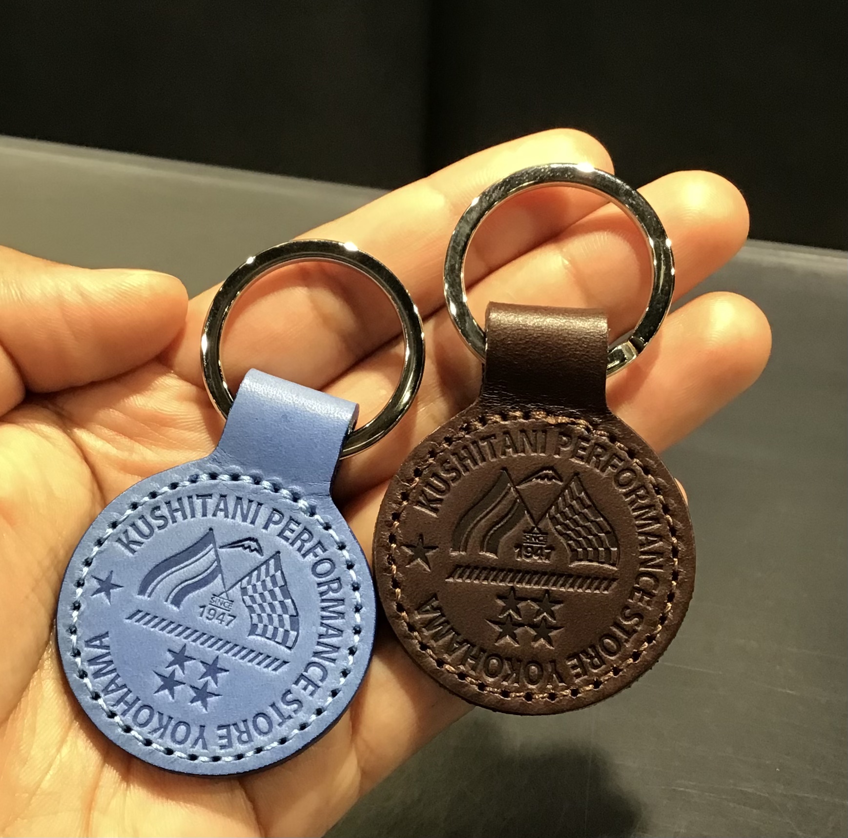 ヨコハマタイヤ　横浜タイヤ　50周年記念　ラジオ　キーホルダー　メダル P-4457横浜店限定スラッシュキーホルダーのご紹介:KUSHITANI横浜店