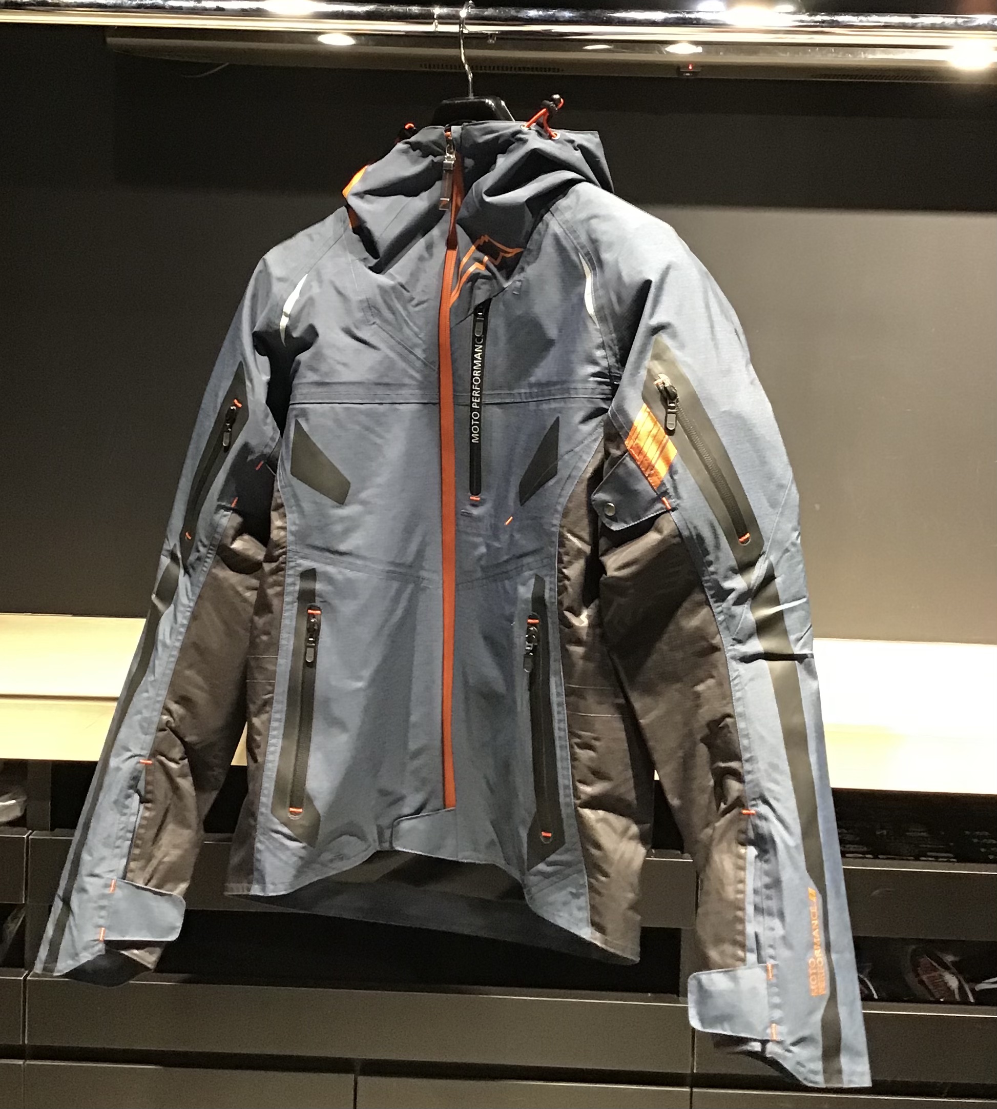 2026年新商品】〈K-2453〉アメニタジャケットが入荷しました