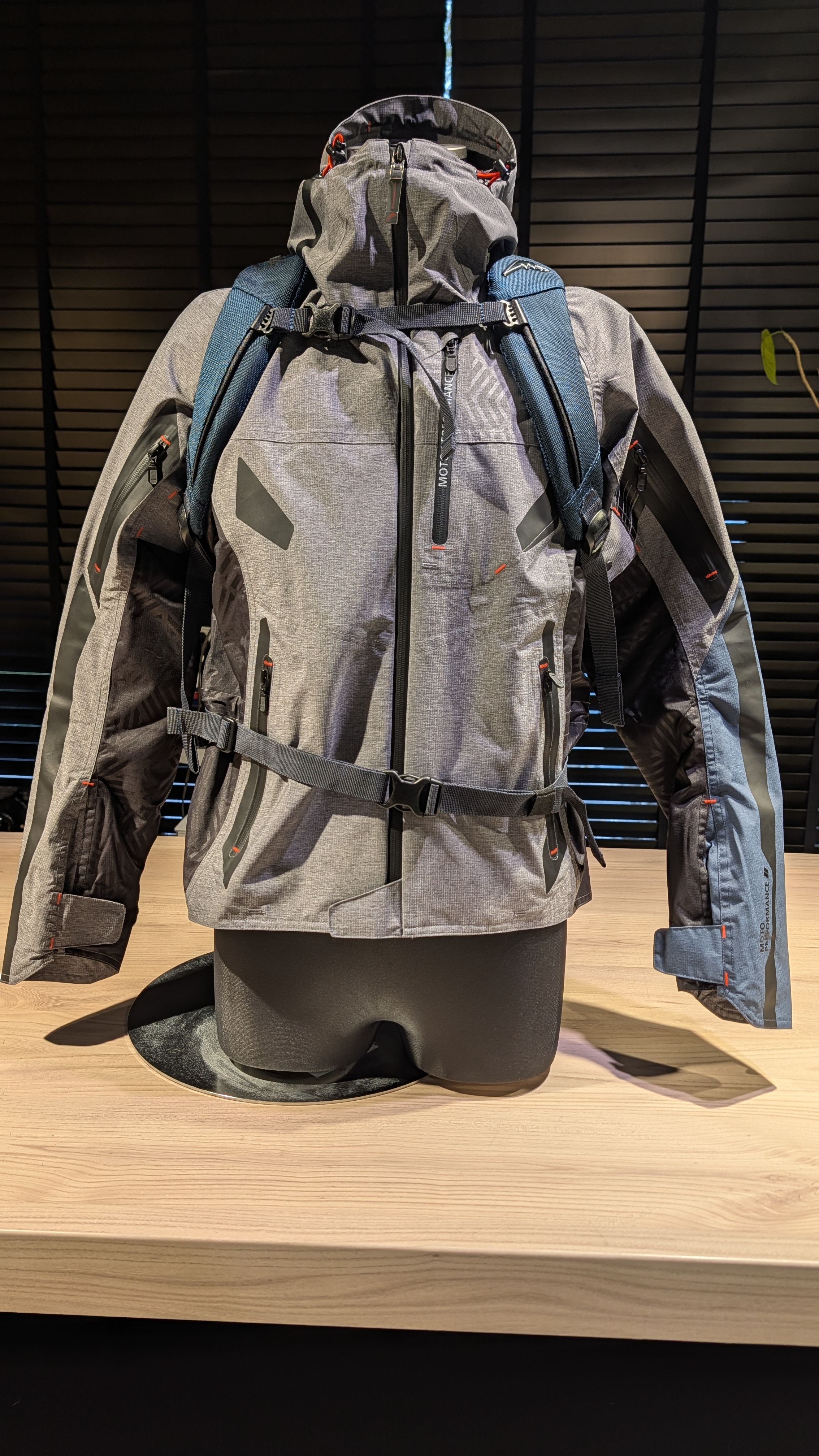 K-3596＞バックパックのご紹介！：KUSHITANI 横浜店 | KUSHITANI
