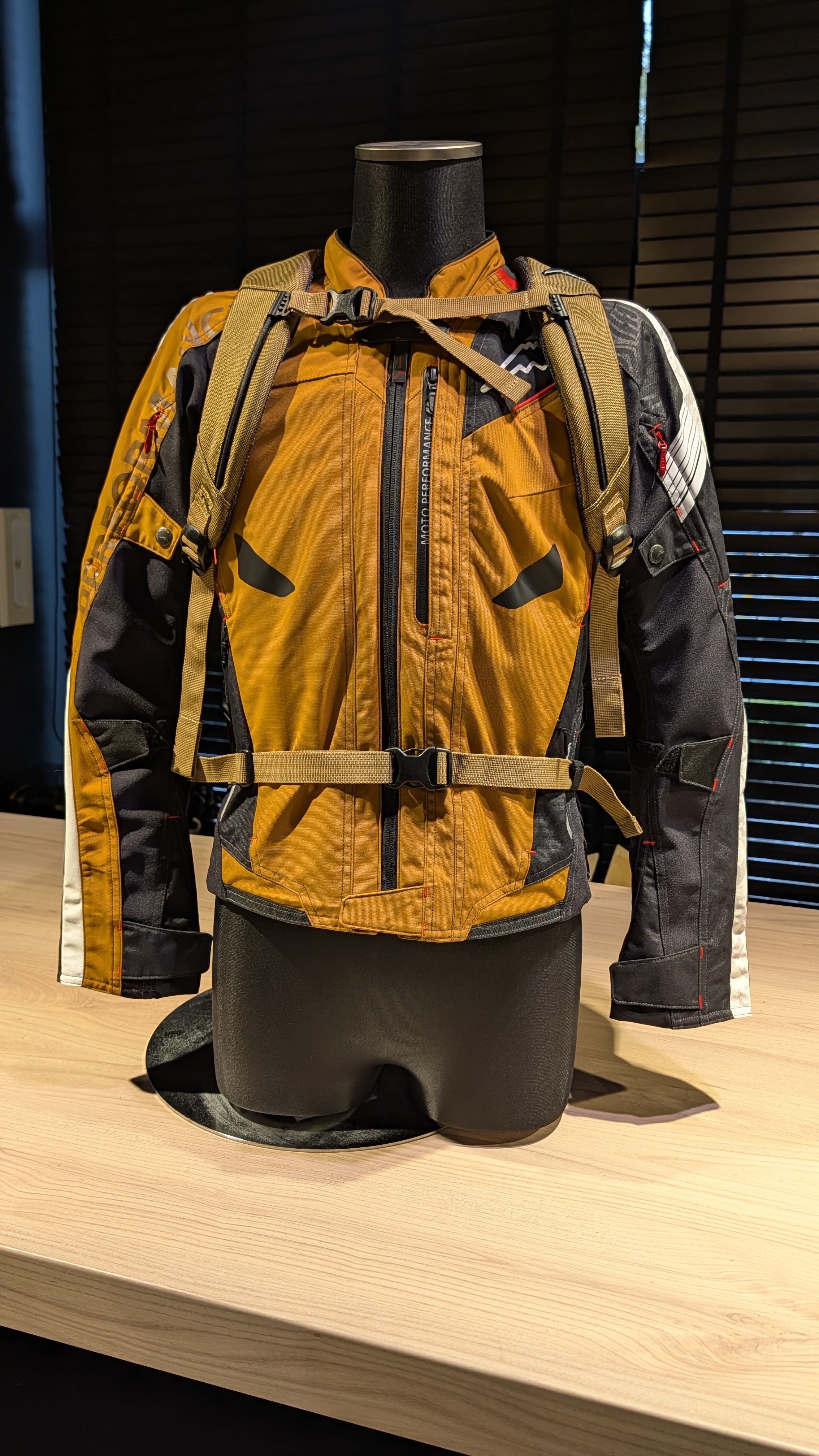 K-3596＞バックパックのご紹介！：KUSHITANI 横浜店 | KUSHITANI