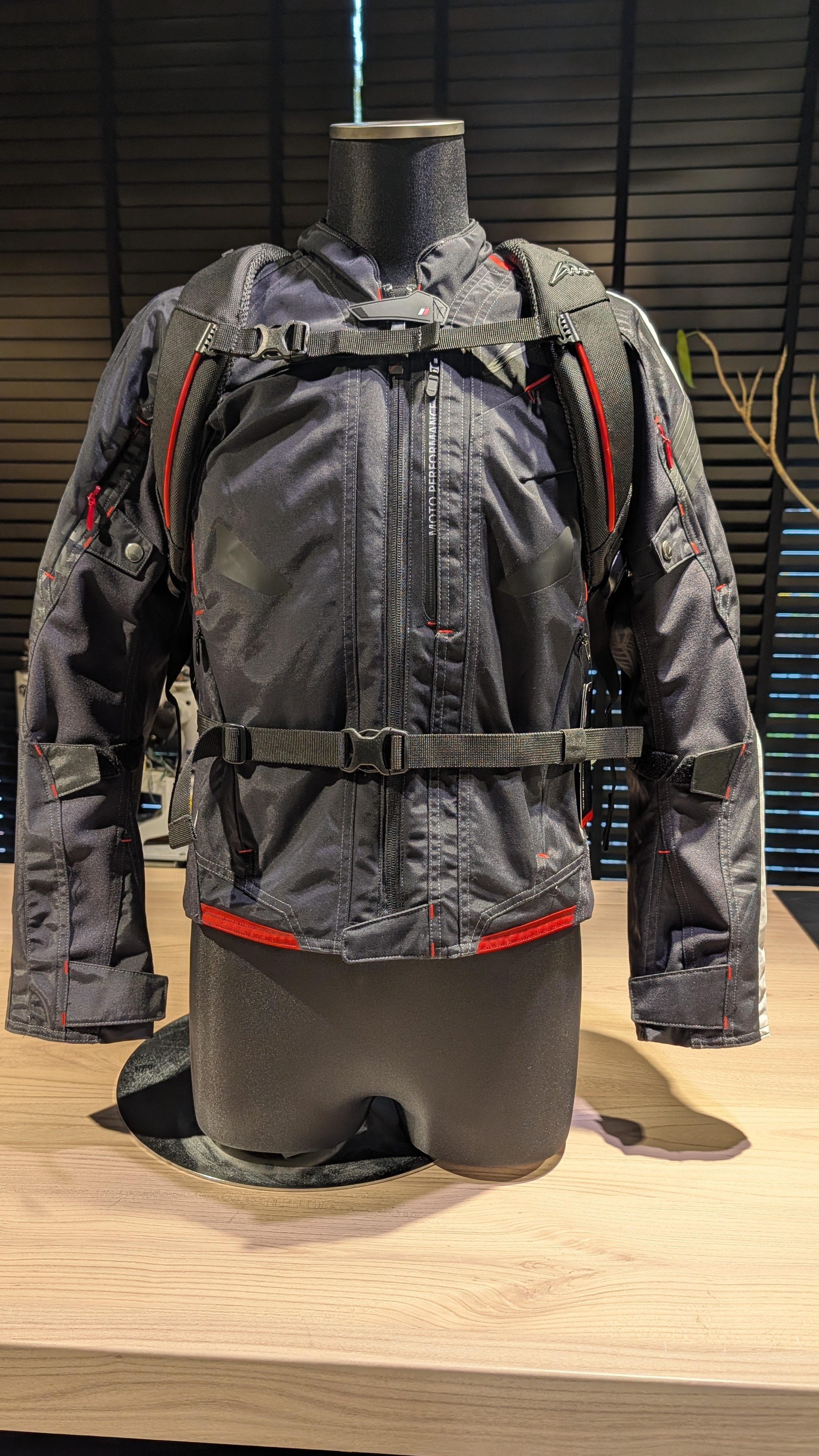 K-3596＞バックパックのご紹介！：KUSHITANI 横浜店 | KUSHITANI