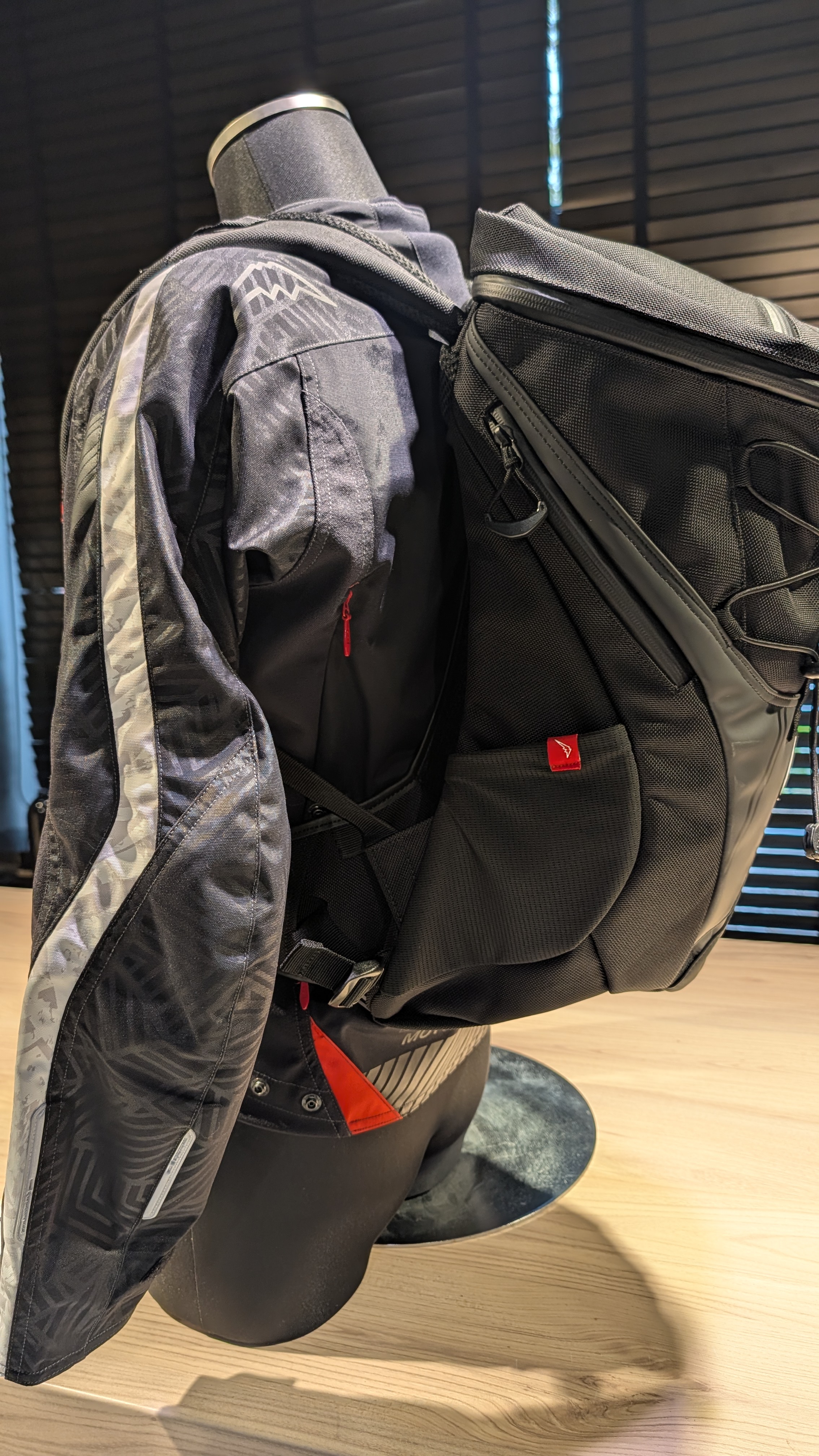 K-3596＞バックパックのご紹介！：KUSHITANI 横浜店 | KUSHITANI