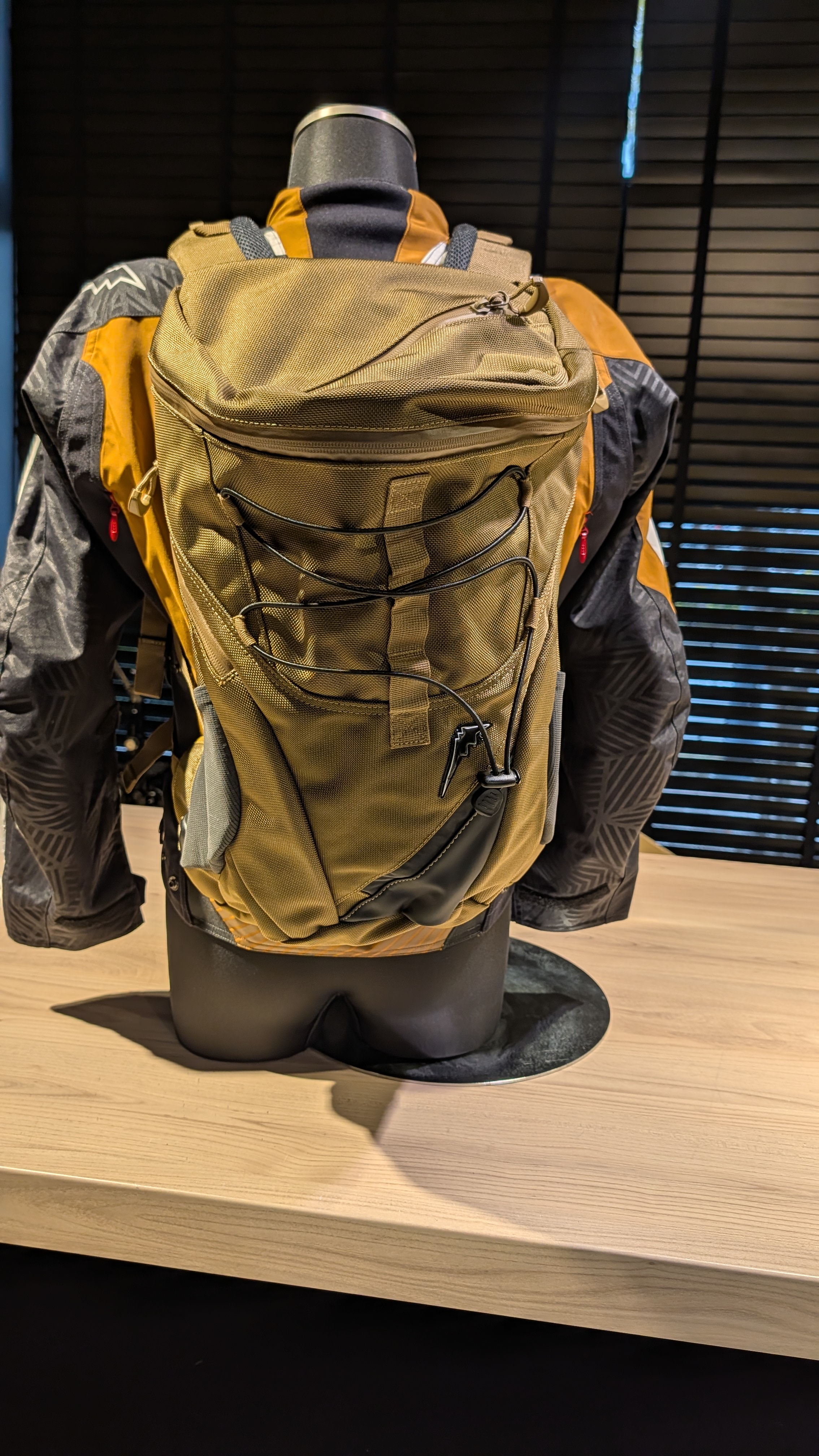 K-3596＞バックパックのご紹介！：KUSHITANI 横浜店 | KUSHITANI
