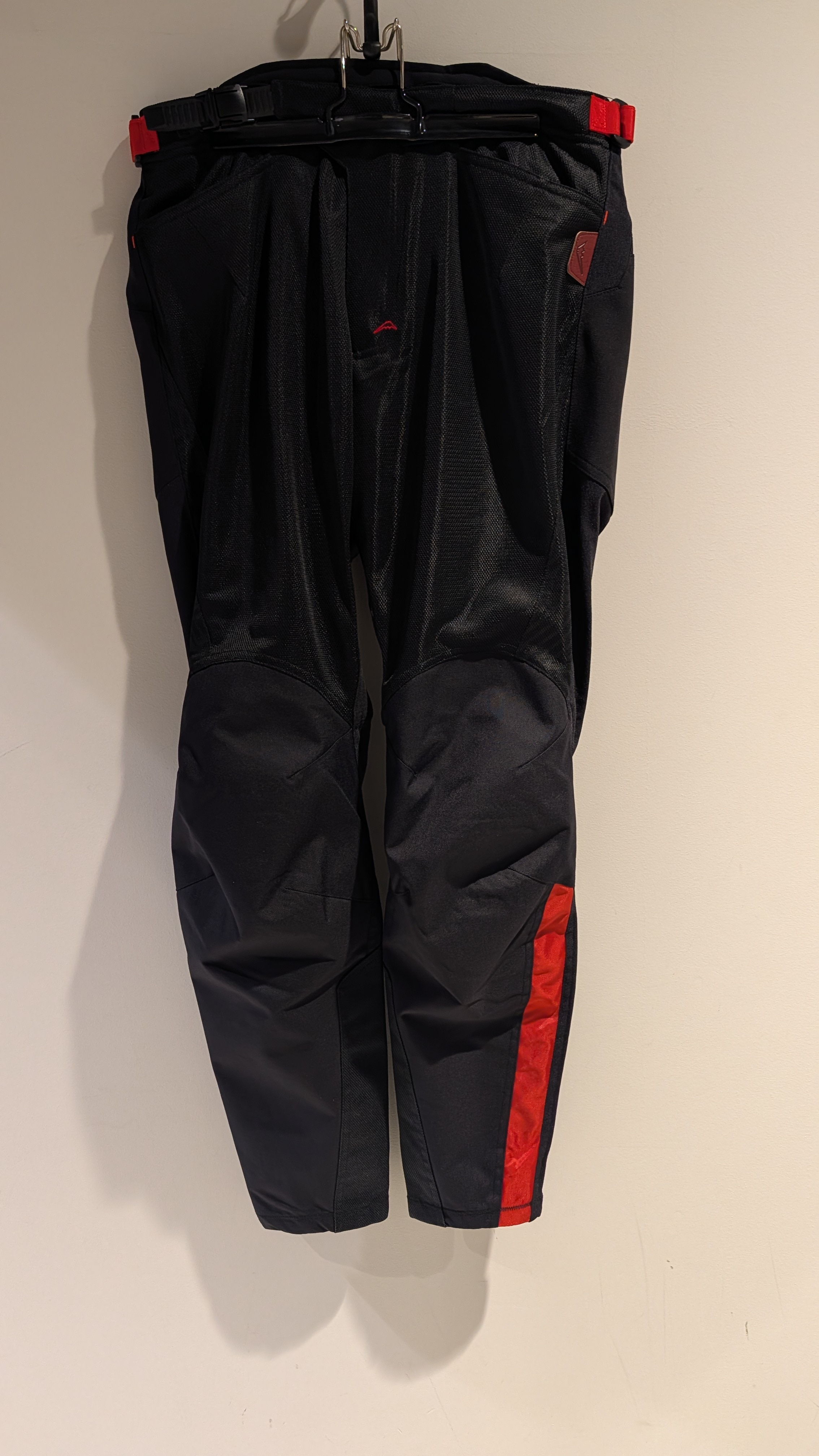 【Y.】メッシュパンツ 黒 M 2026年新商品】＜K-2464＞テーパードメッシュパンツの商品のご案内