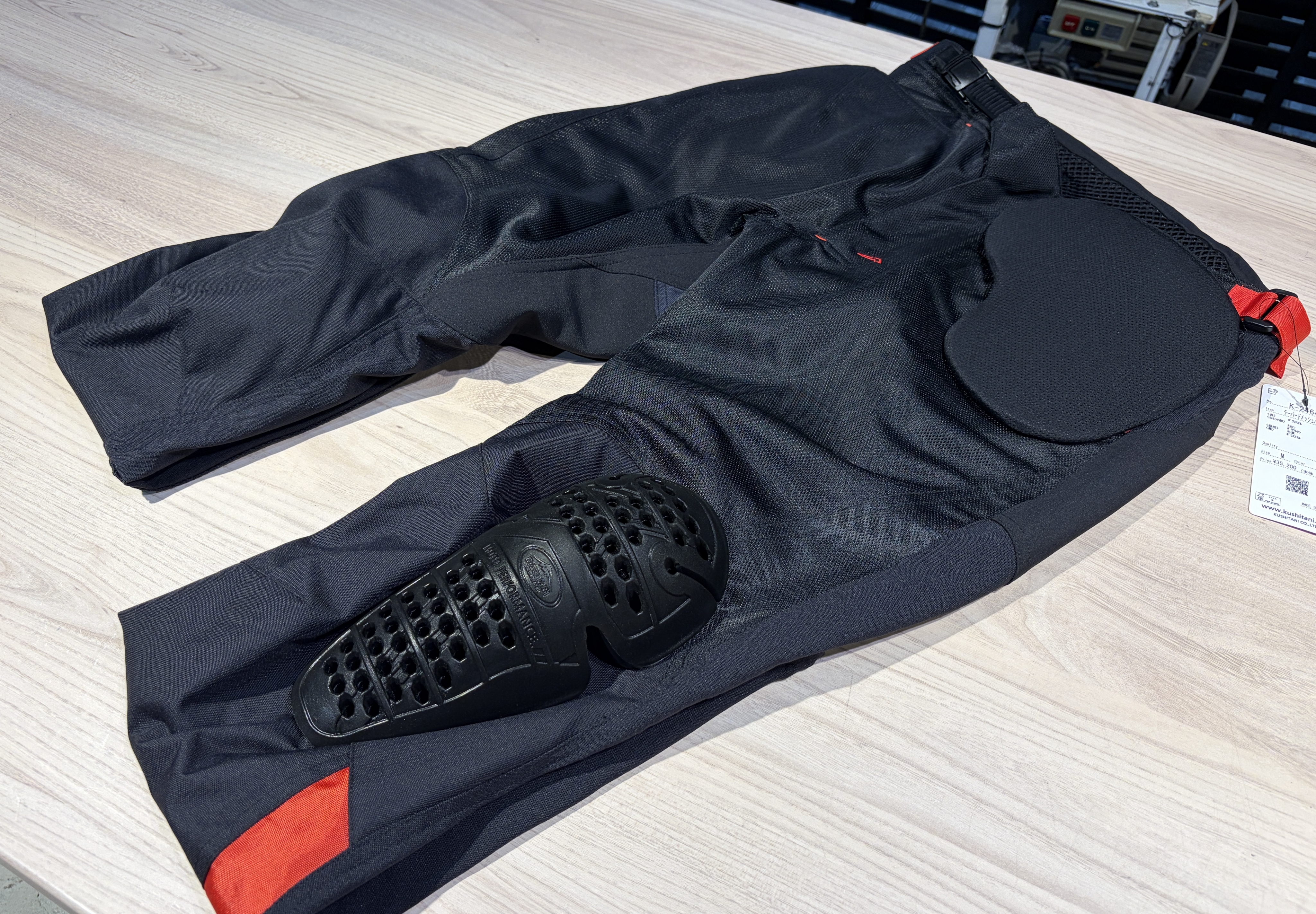 在庫状況】K-2464 テーパードメッシュパンツ わずかですがございます