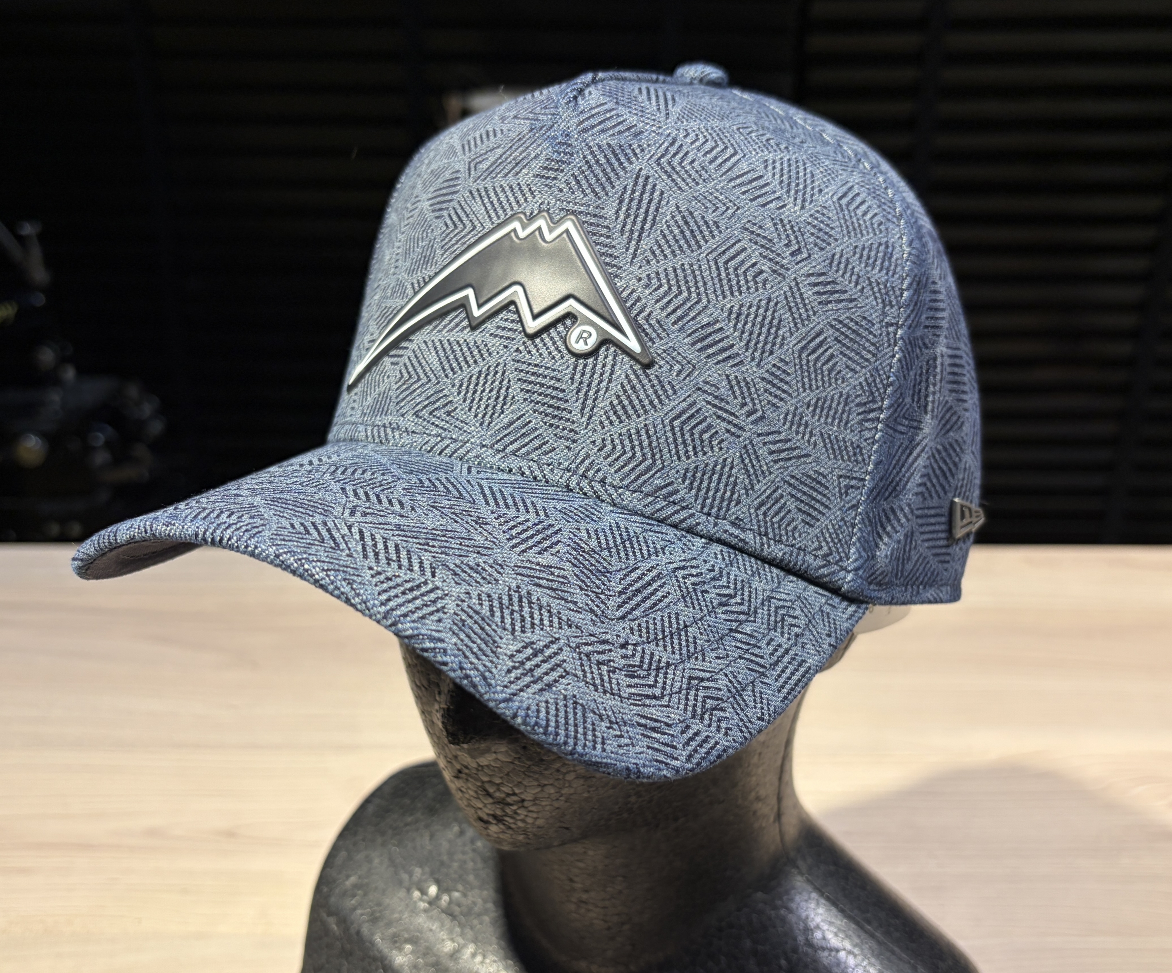 ﾊﾟﾌｫｰﾏﾝｽｽﾄｱ限定】NEWERA×KUSHITANI キャップ各種入荷！：KUSHITANI