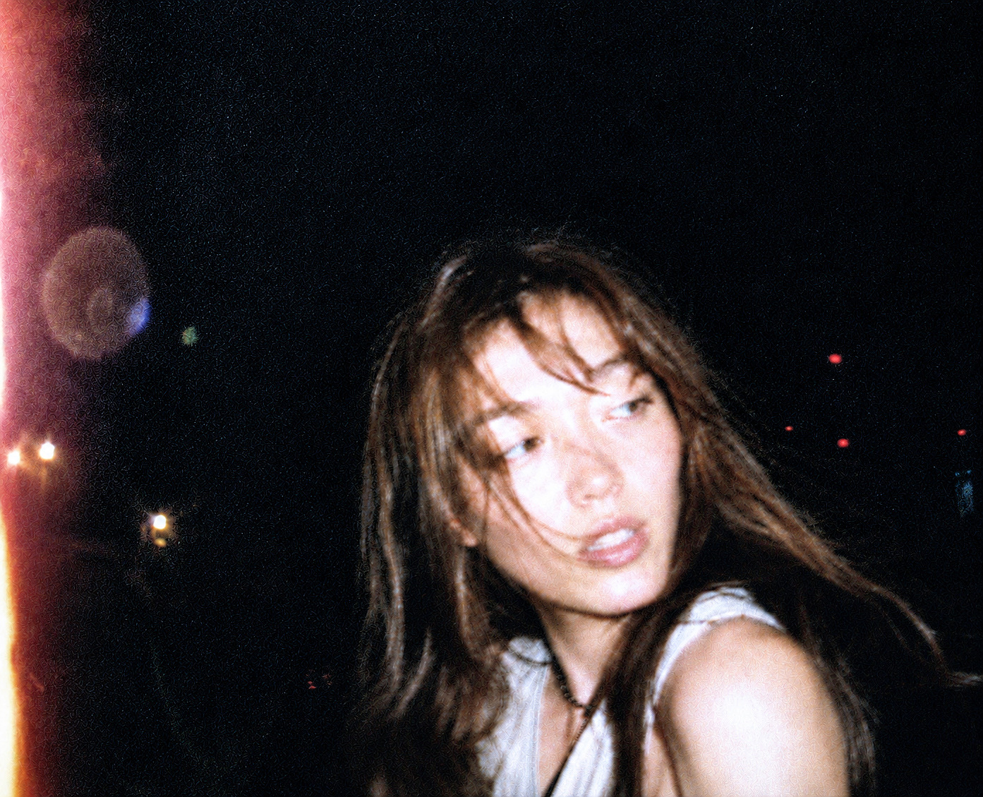夜のフラッシュが写した、俺が撮りたかった彼女 | 「α」 と散歩