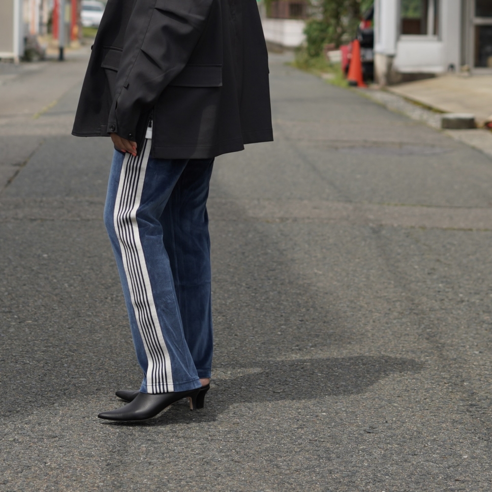 いつもと違う雰囲気で、ベロアトラックパンツ | 1989 blog