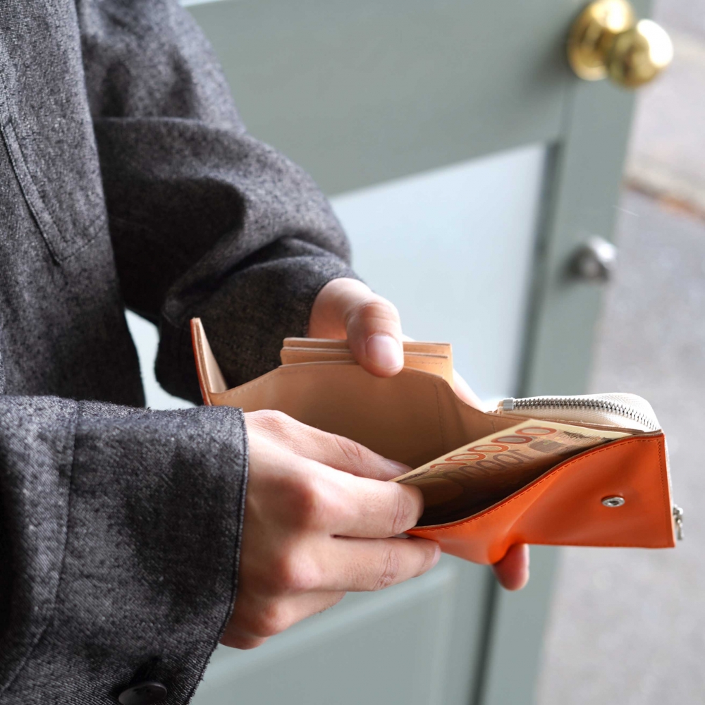 欠けていたカラーがリストック。Hender Scheme / bellows wallet