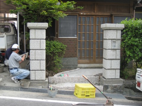 門柱ブロック積み | エクステリア・造園工事のプロ㈱新緑園