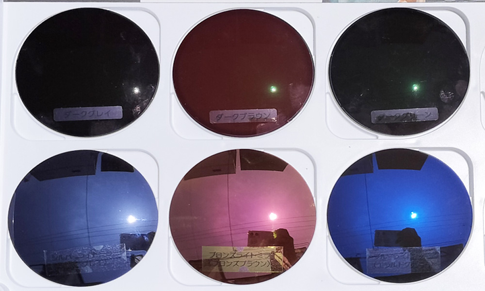 紫外線や光（可視光線）に反応してカラー濃度が変わるレンズ HOYA