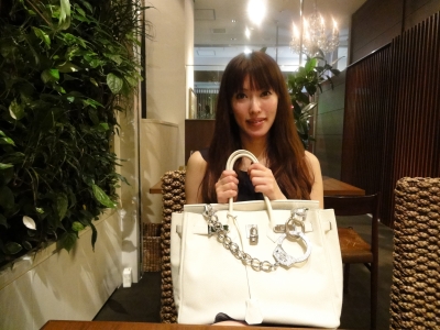 バッグ cuffz black l hand bag 手錠バッグが人気の「カフス(CUFFZ)」- 世界第1号店が六本木