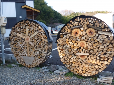 薪棚アート・・・・。 | 薪ストーブ 『山の家』ブログ