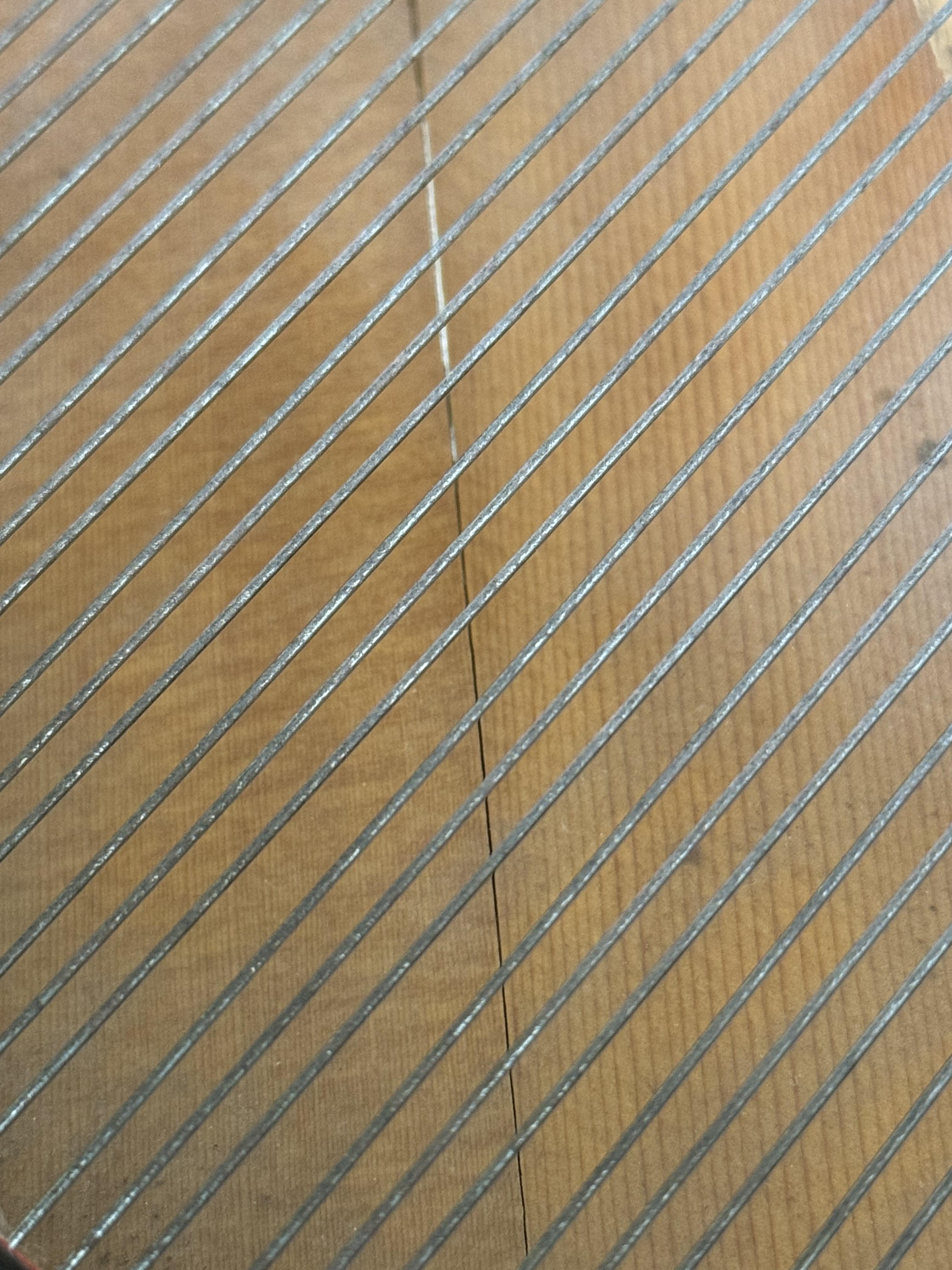 響板の割れ | 阿部ピアノ工房