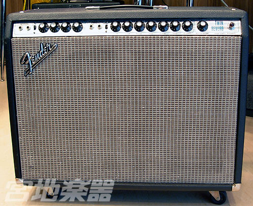 UA110726FENDER_TWIN_REa.jpg