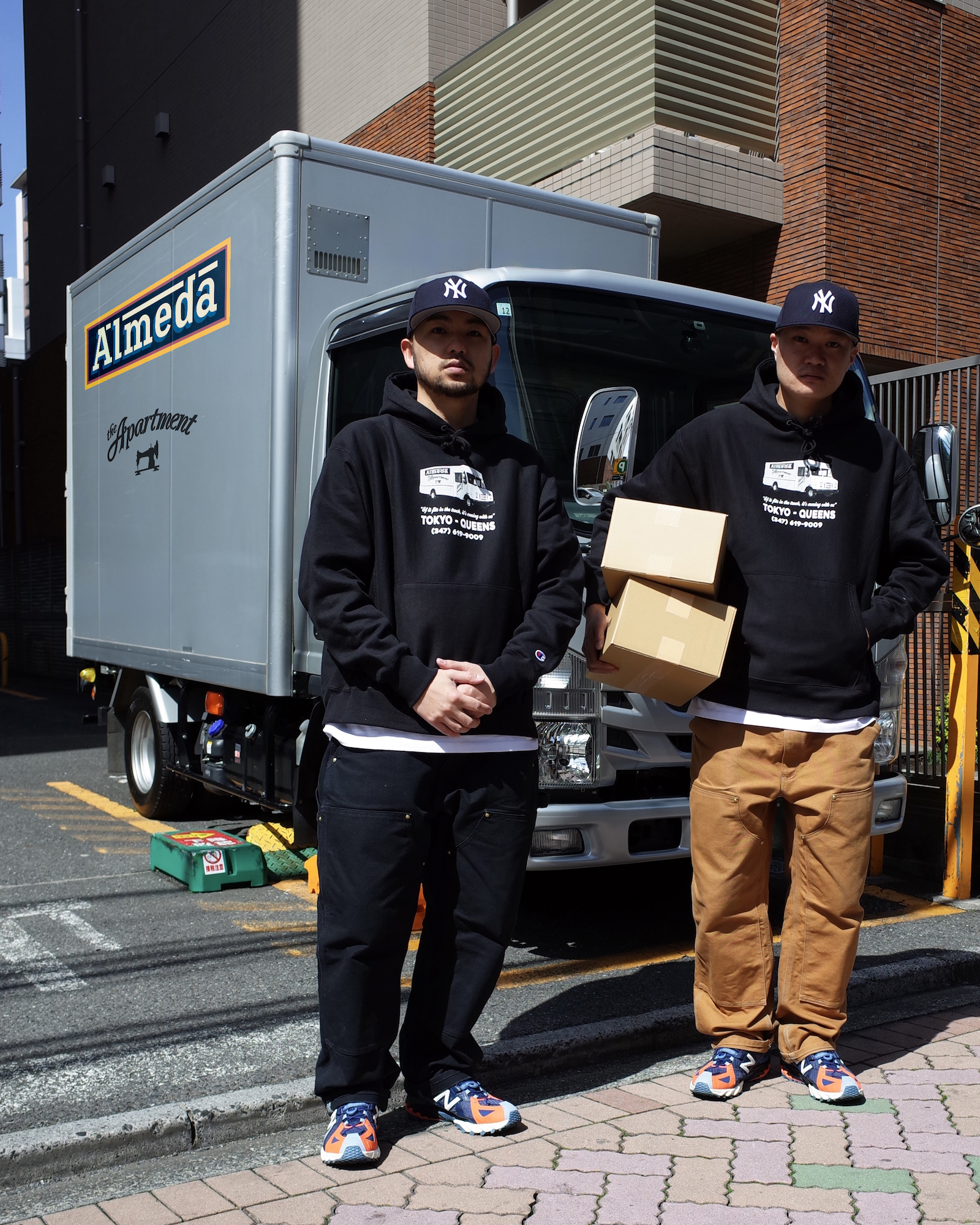 Almeda Club Queens Tokyo Moving Hoodie L