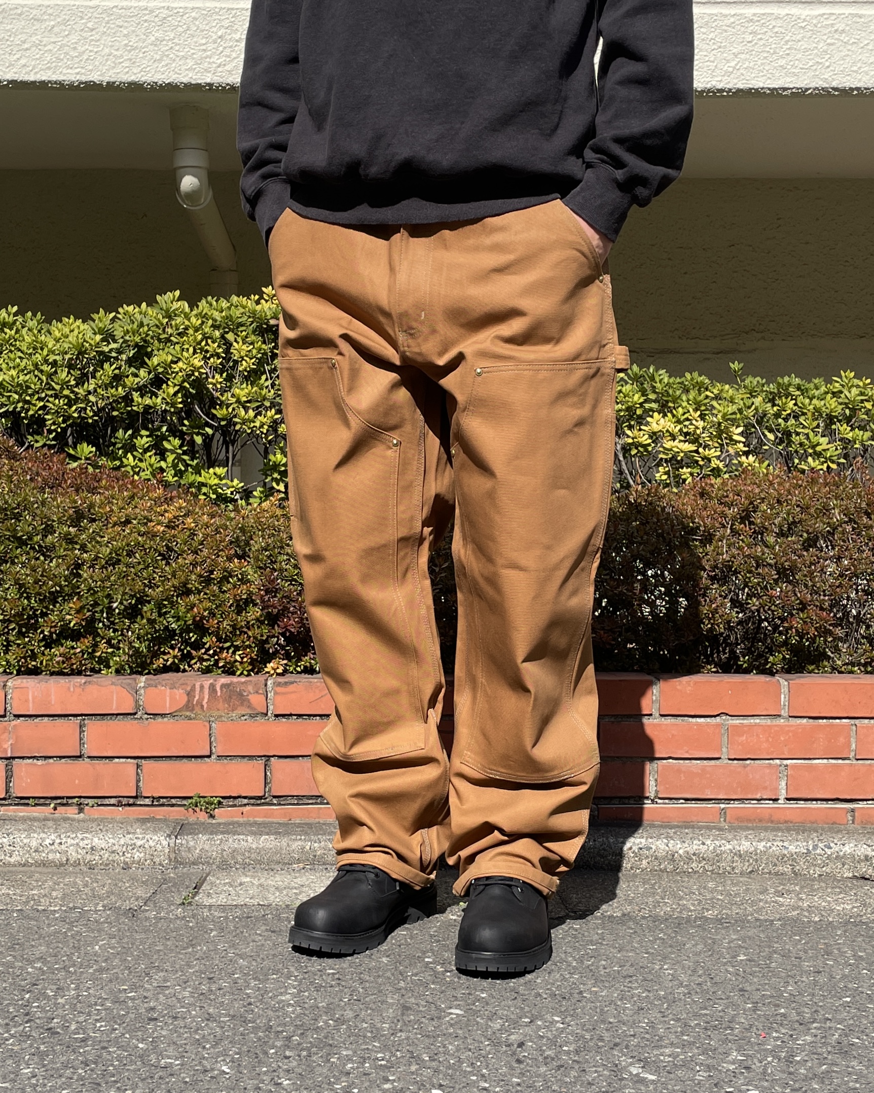 CARHARTT BROWN / BLACK | the Apartment