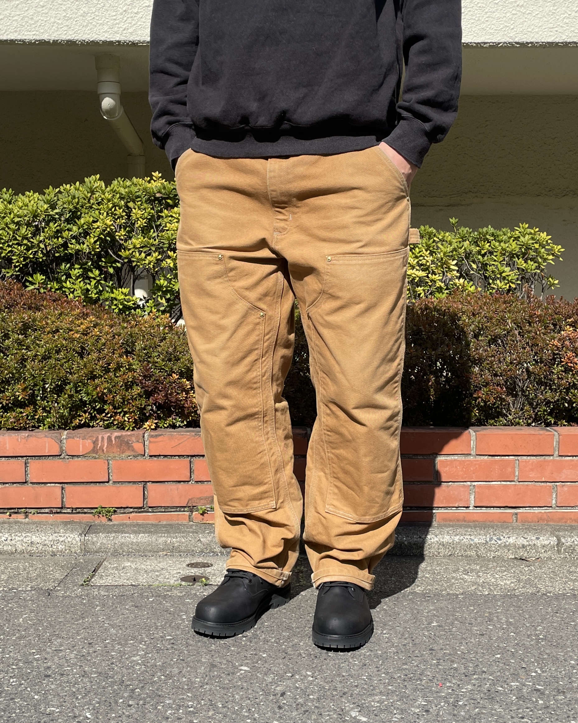 CARHARTT BROWN / BLACK | the Apartment
