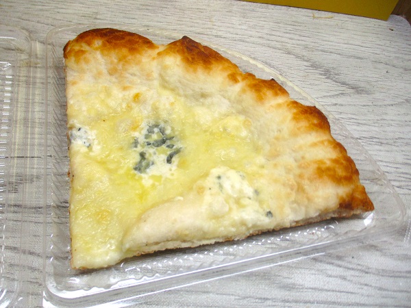 ブルーチーズの４種チーズ　139円（税込）
