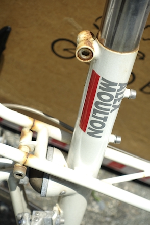 モールトン moulton am MILLERヘッドライトLEDカスタム品 Alex Moulton AM-20 KiLEY製ライトの組み付けでした。 – Bici