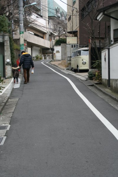 ネッコ坂 【渋谷区神宮前5丁目】 坂道散歩とサックスと（一本～四ぼん）