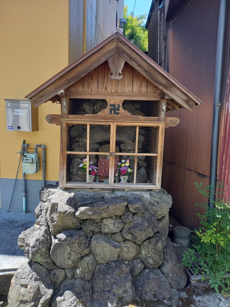 お地蔵さん | やわた走井餅老舗のブログ