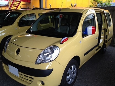 カングー トリコロールセレクション | RENAULT TOKYO-ARIAKE