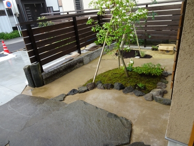 アプローチの敷石 | 新樹造園｜誠意と創意の庭｜富山県南砺市