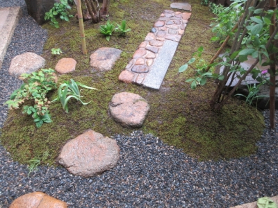 飛び石と延段 | 新樹造園｜誠意と創意の庭｜富山県南砺市