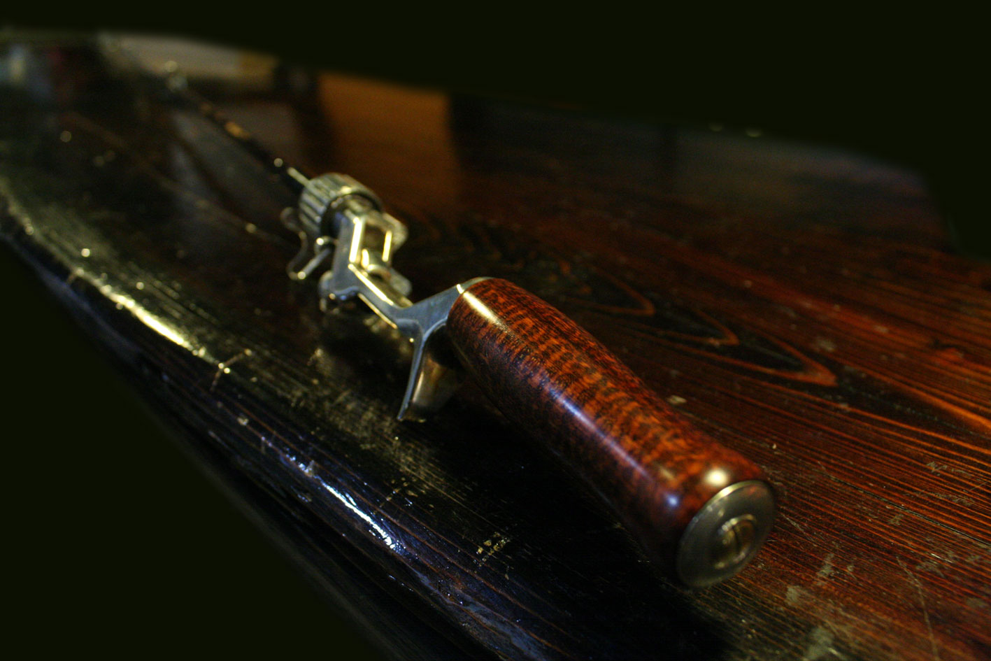 ライノキュー レトロスネークウッド調 カーボンシャフト装備 Rhino