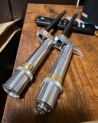 早くも組み立て始めた人が。KINEYA Offset Trout Grip